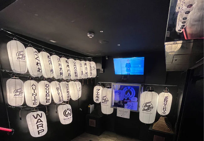 No.112 エンターテイメントスペース様の店内装飾用中看板・12号長型・9号長型ビニール提灯を製作いたしました。