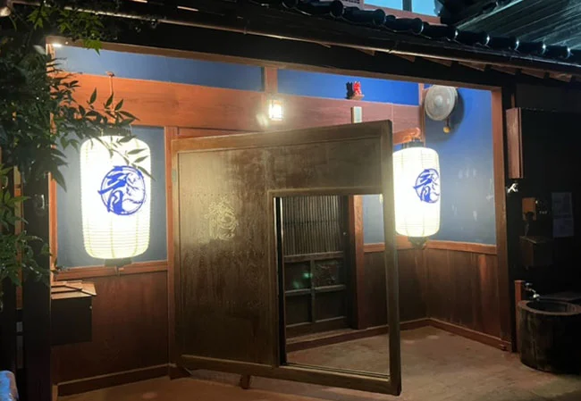 No.73 古民家宿様の入り口装飾用中看板ビニール提灯を製作いたしました。