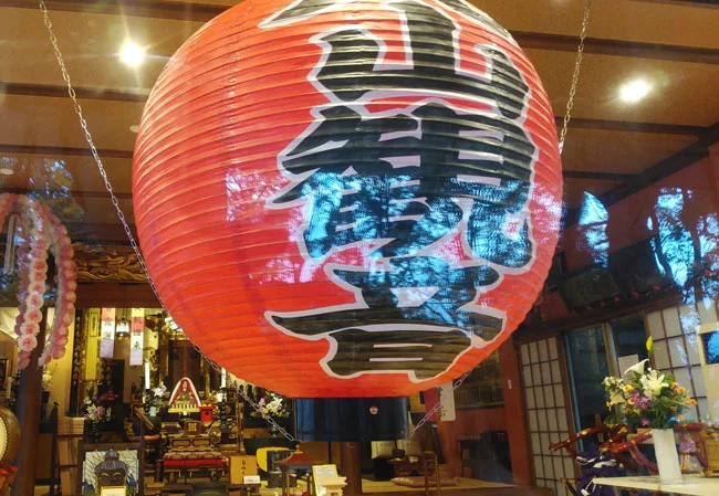 No.86 寺院様の本堂装飾用30号丸型ビニール提灯を製作いたしました。